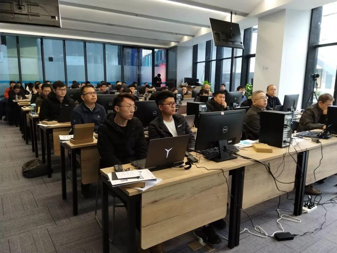 英特尔® FPGA 中国创新中心人工智能培训课堂