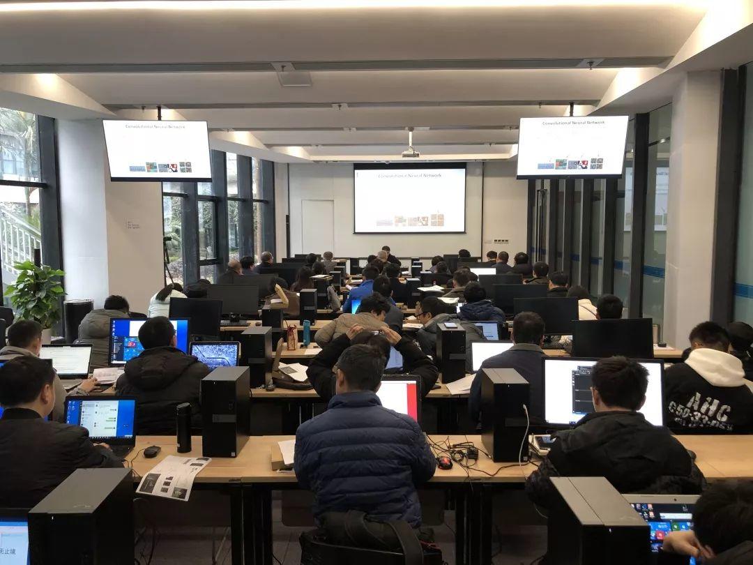 英特尔® FPGA 中国创新中心人工智能培训课堂