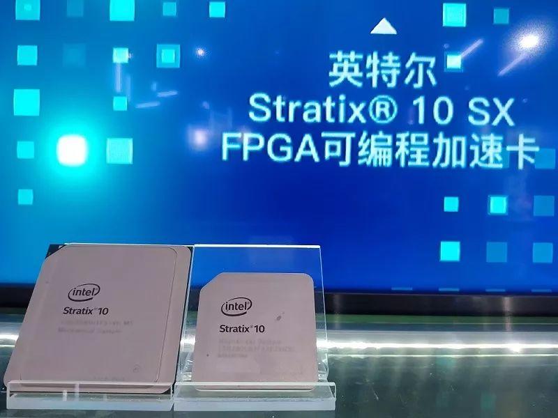 创新中心展厅的英特尔® Stratix® 10 FPGA